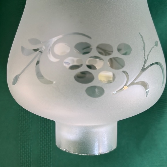 Vintage Frosted Glass Lamp Shade Globe Grape Design Ruffled Top Rim - Picture 5 of 12